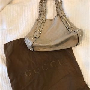 100% Authentic Gucci handbag. Beautiful preloved condition.